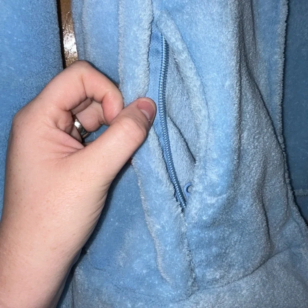 Cowgirl Legend Size Medium Women’s Light Blue Soft Fuzzy Zip Up Pockets Jacket - Picture 4 of 7